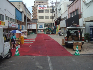 09062004.jpg